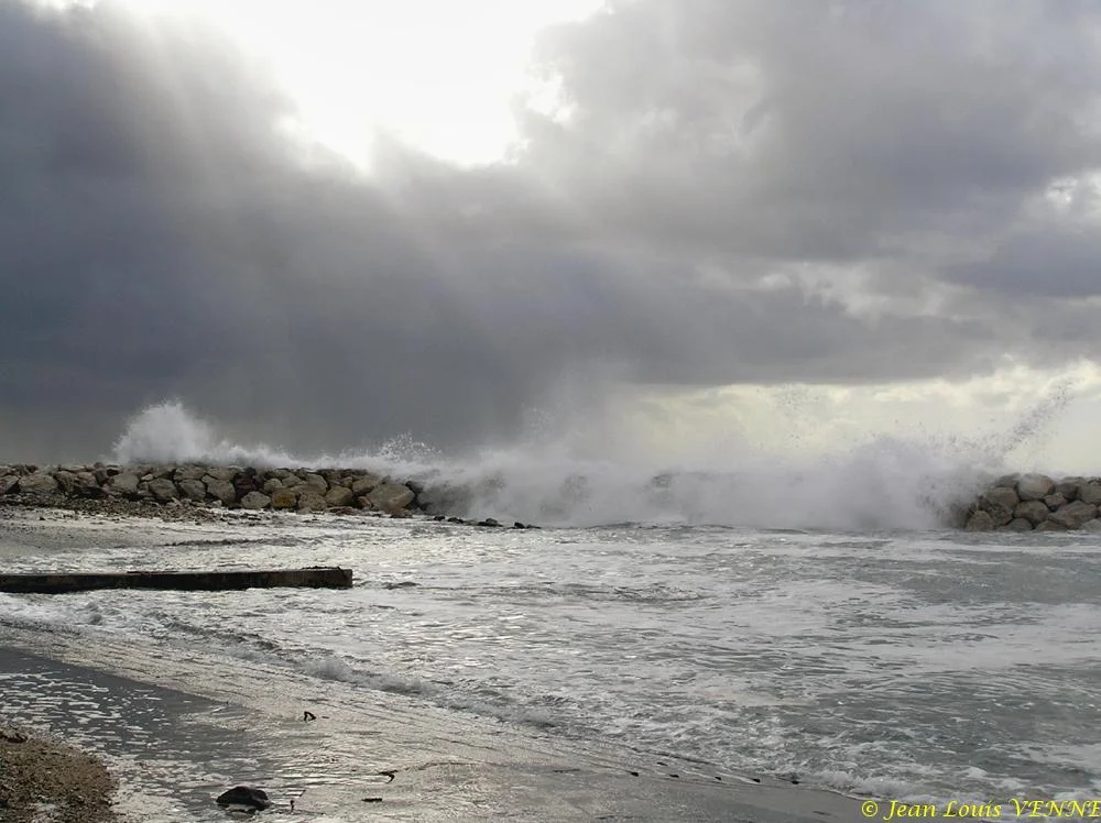 Mer agitée sur la plage de St-Elme