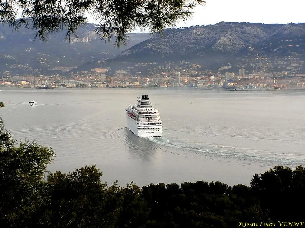 Arrivée du paquebot Island Star à Toulon