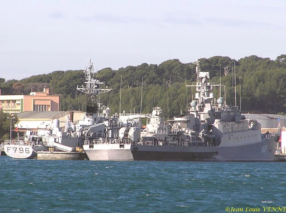 L'aviso Cdt birot et l'escorteur RaÃ¯s Corso 903