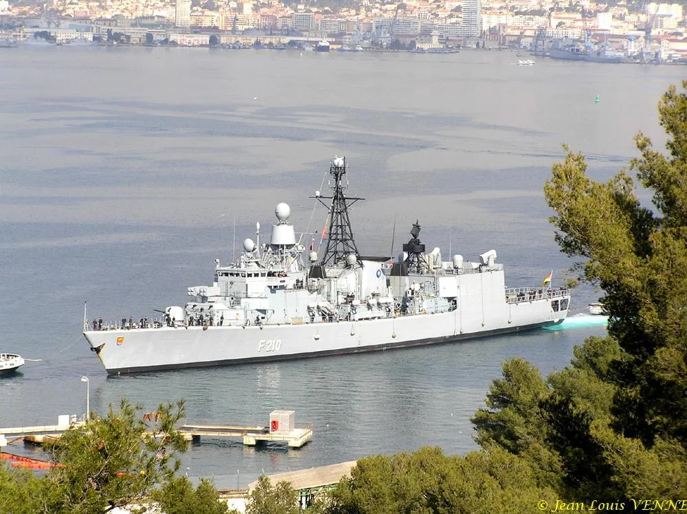 La frégate allemande Emden à Toulon