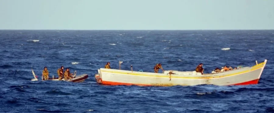 L'équipe de visite du La Capricieuse en mission de police des pêches
