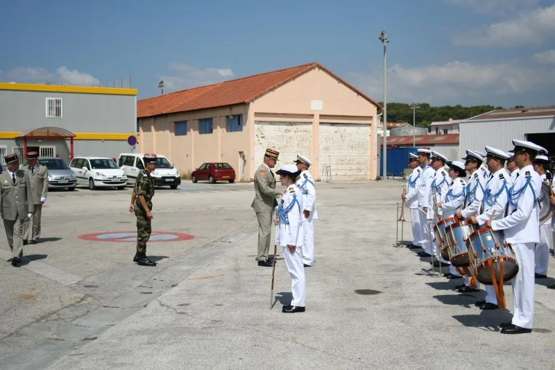 Le général Clément-Bollée salue la musique