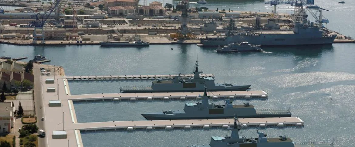 Vue aérienne de la base navale de Toulon