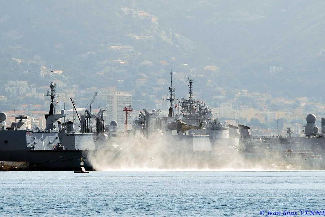 Appontage d’un NH90 sur le Chevalier-Paul