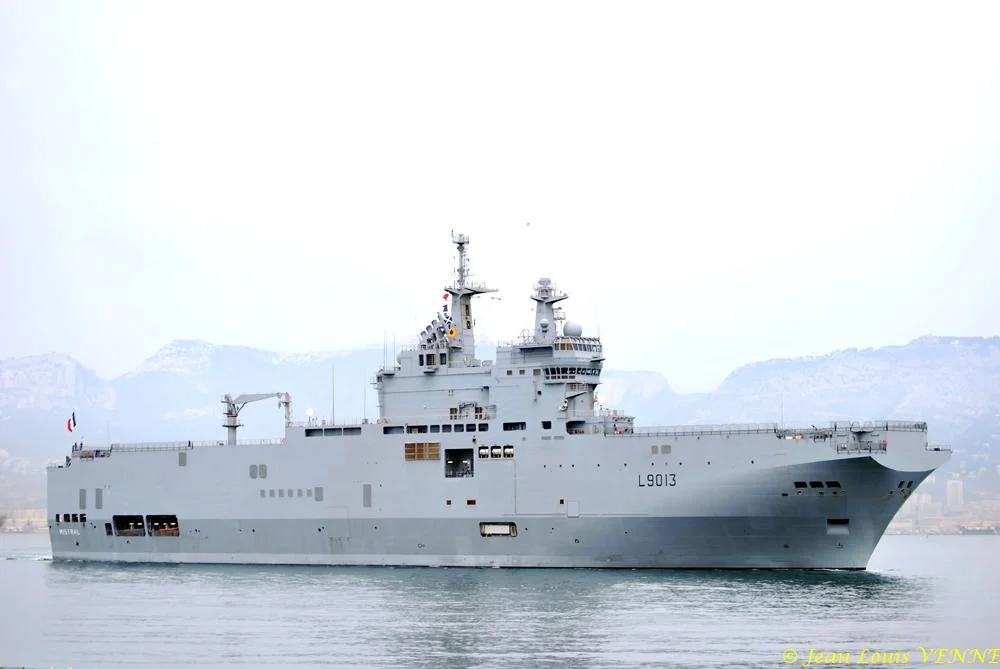 Le Mistral appareille pour des essais