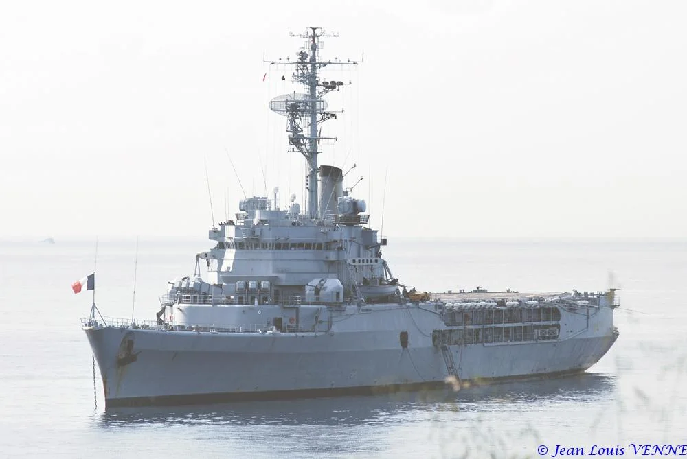 La Jeanne d’Arc au mouillage devant Toulon