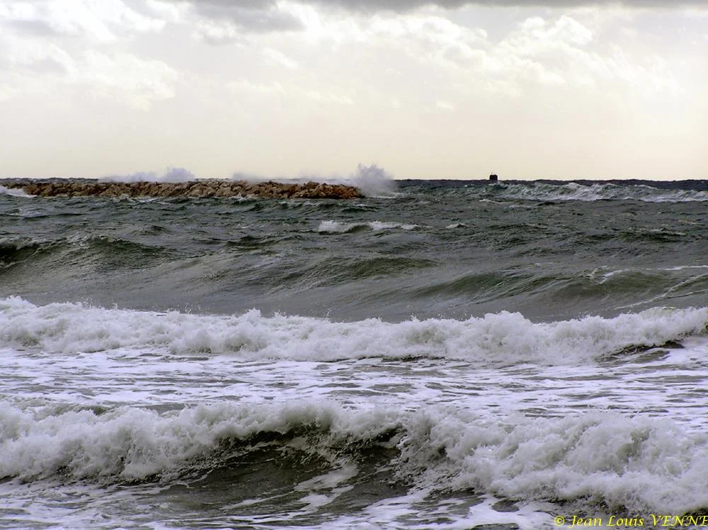 Mer agitée sur la plage de St-Elme