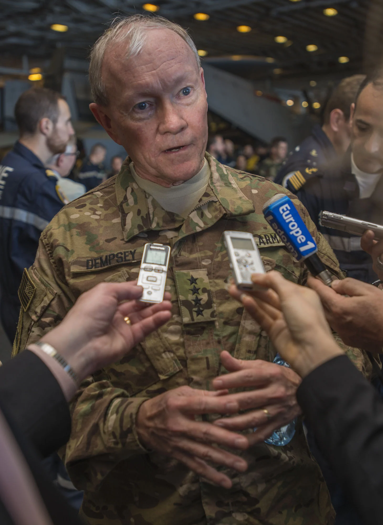 Le général Martin Dempsey, chef d’état-major des armées américaines, répond aux journalistes