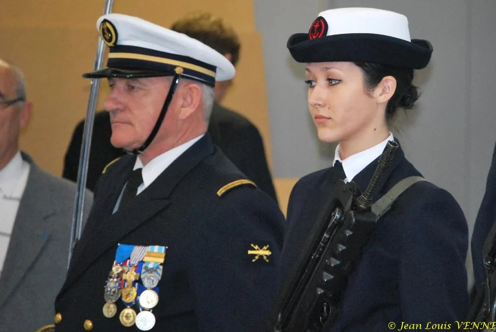 Le major (R) Gilles Fromont adjoint du chef de centre PMM de La Seyne, et une stagiaire