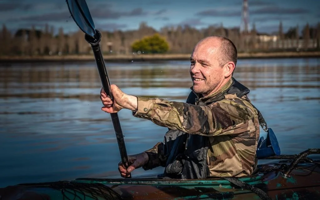 Le navigateur Kevin Escoffier à l’école des fusiliers marins