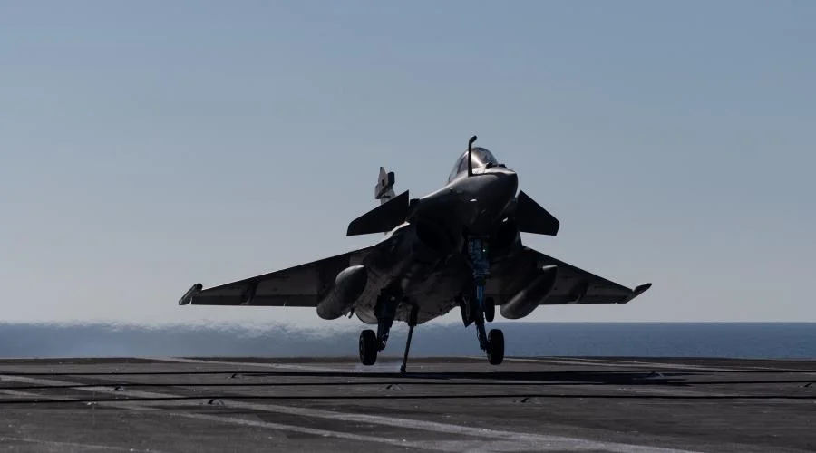 Appontage d'un chasseur Rafale Marine