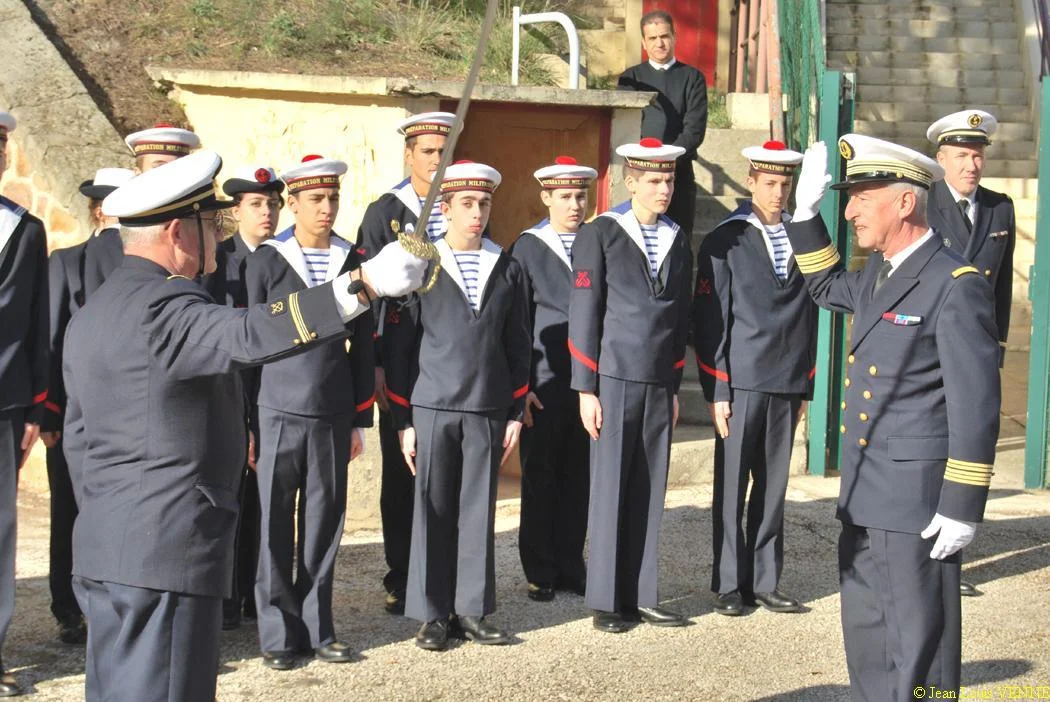 Le CV Soum passe la garde d'honneur en revue