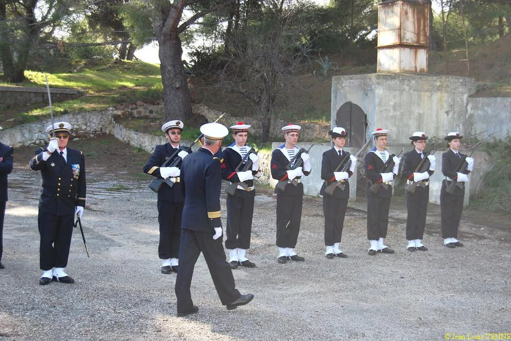 Le CV Soum passe la garde d'honneur en revue