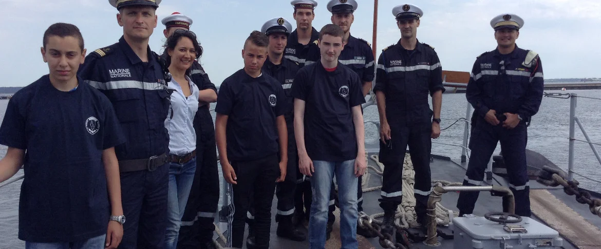 Trois collégiens à bord du chasseur de mines Cassiopée