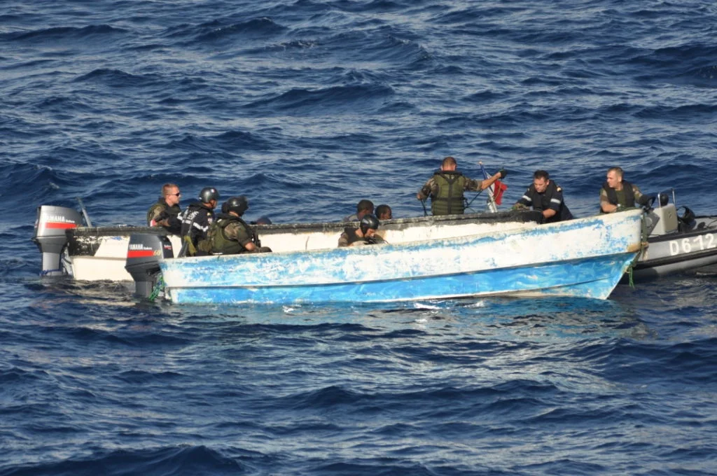 La frégate De Grasse intercepte un groupe de pirates somaliens