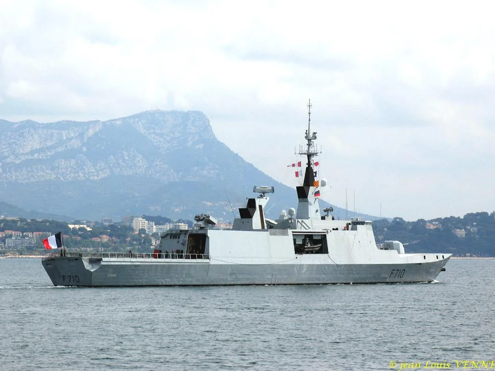 La frégate La Fayette appareille de Toulon