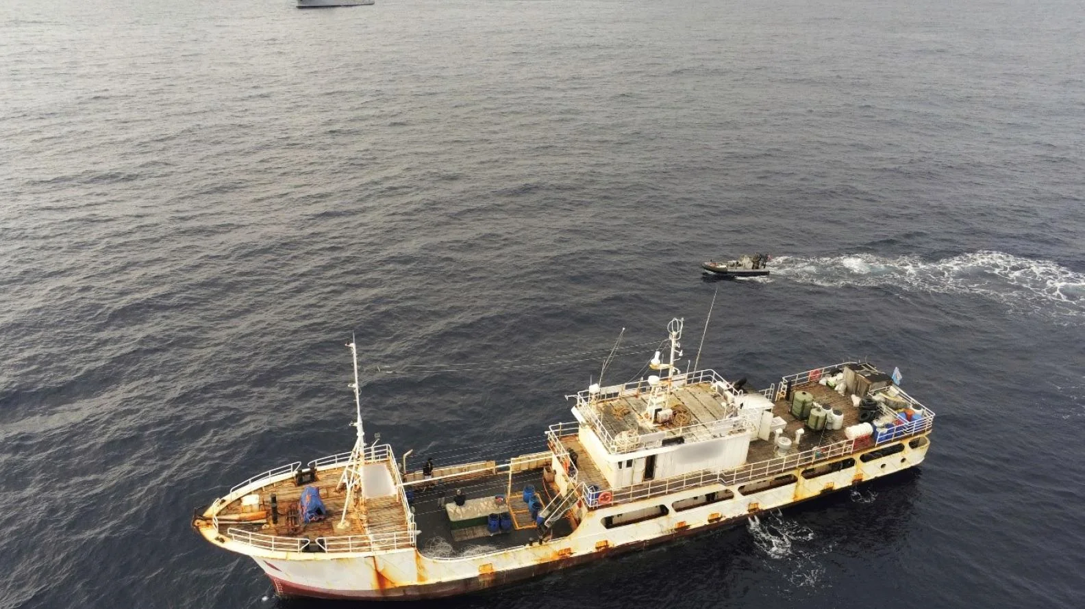 Contrôle d'un bateau de pêche dans le Pacifique Sud