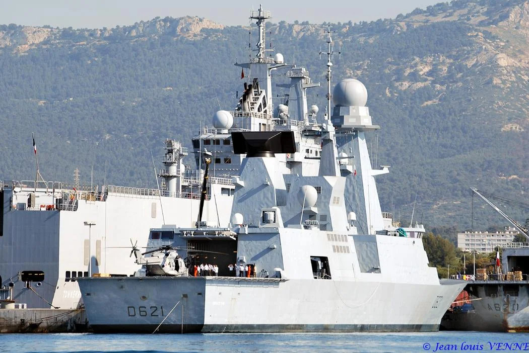 Appontage d’un NH90 sur le Chevalier-Paul