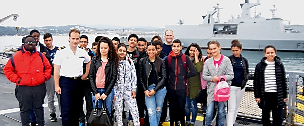 Des collégiens à bord du Surcouf