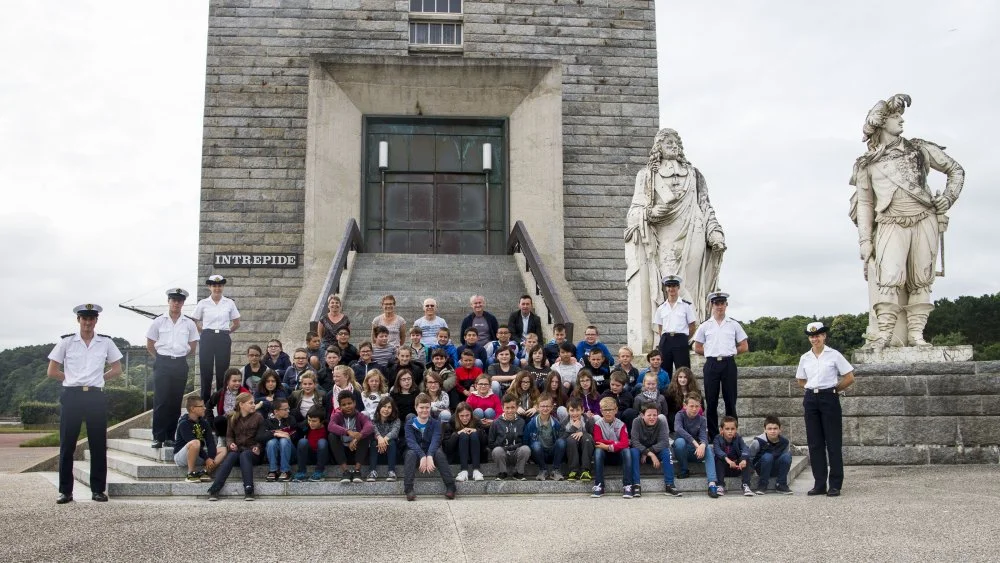 Les CM2 de Châteaulin en visite à l’École navale