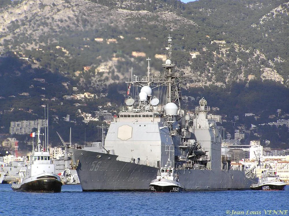 Le San Jacinto arrive Ã  Toulon