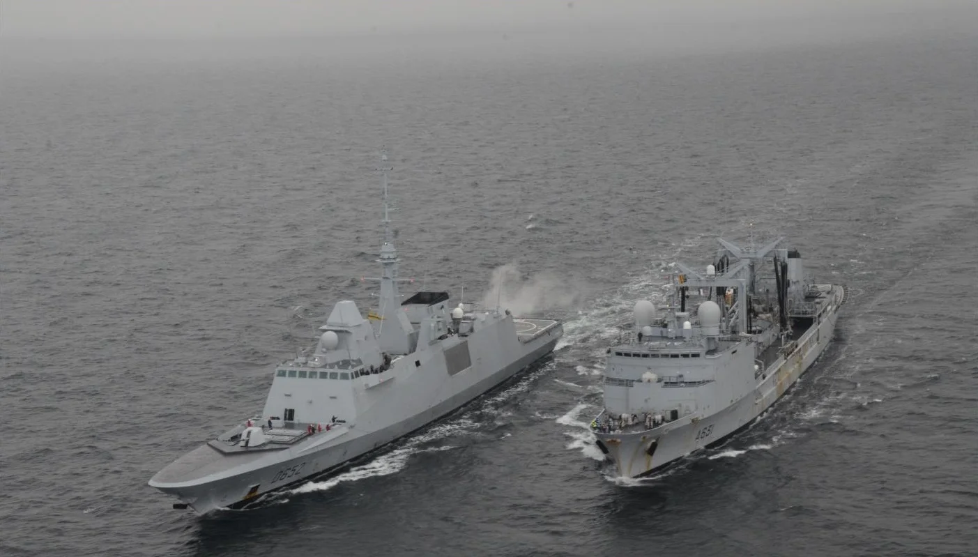 La frégate Provence et le BCR Somme