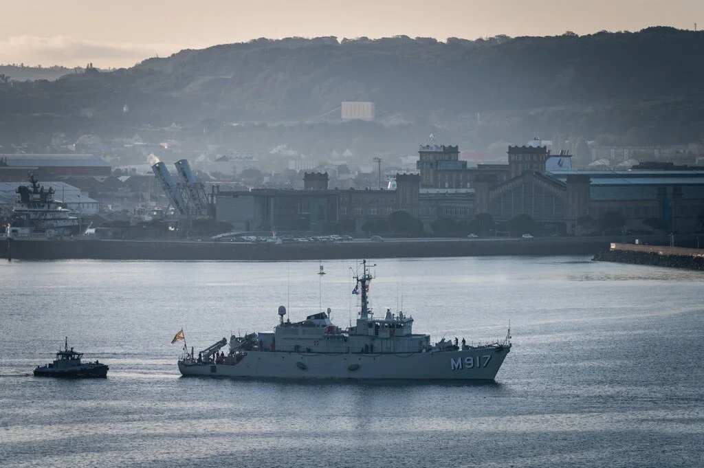 Un chasseur de mines belge arrive à Cherbourg
