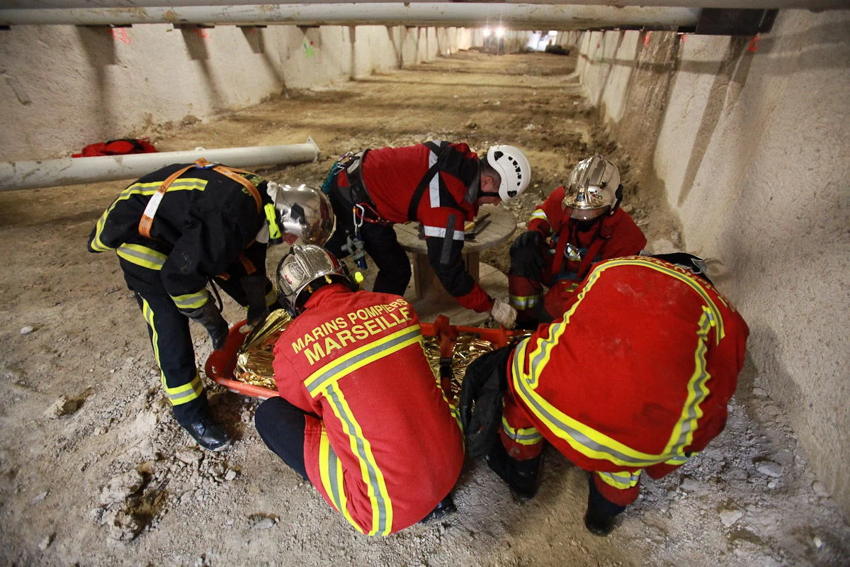 Les marins-pompiers de Marseille effectuent un exercice sur le chantier d’un tunnel