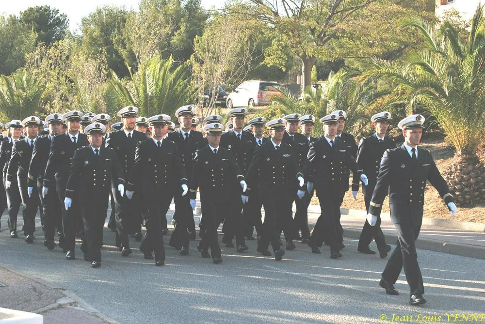 Présentation aux drapeaux du CIN Saint-Mandrier 