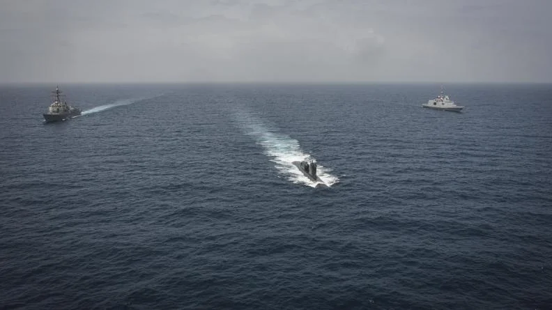 Le SNA Suffren, la FREMM Languedoc et la frégate américaine Thomas Hudner