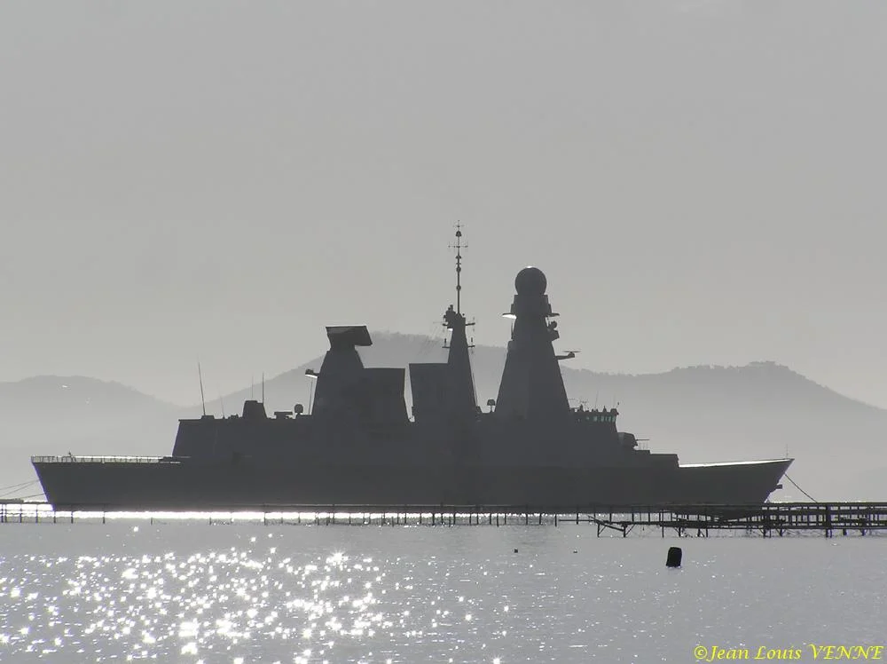 Le Forbin devant Tamaris