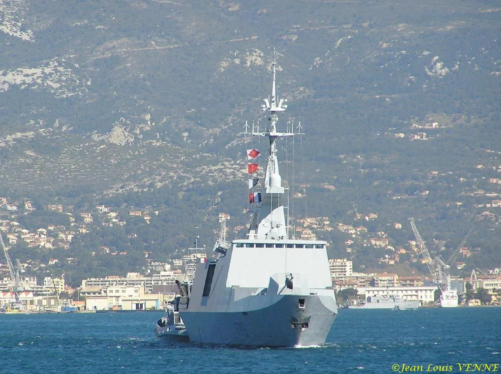 La frégate Aconit quitte Toulon