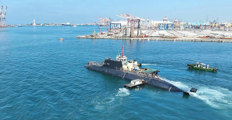 Le sous-marin taïwanais Hai Kun dans le port de Kaohsiung