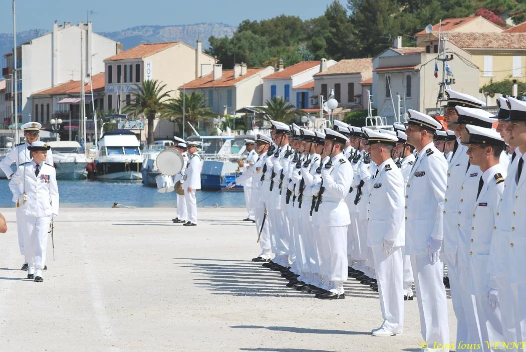 Le CIN de St Mandrier commémore l’appel du 18 juin devant la mairie