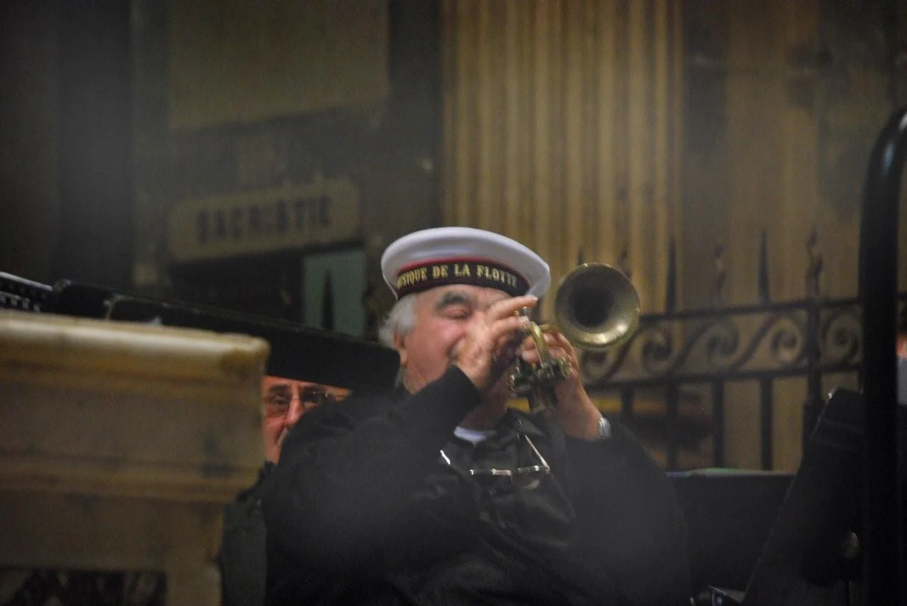 Maurice André portant son 