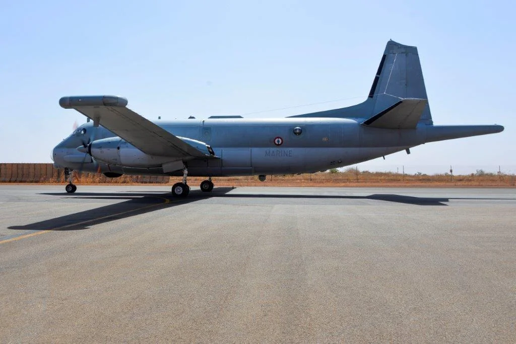 Un avion de patrouille maritime Atlantique 2 sur la base aérienne de Niamey