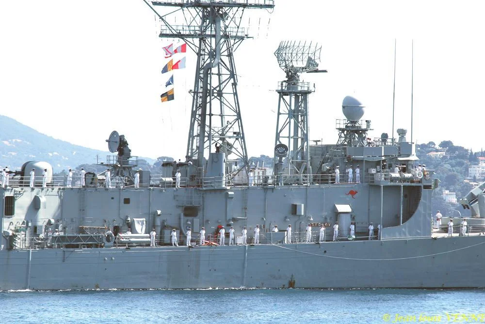 La frégate australienne HMAS Sydney quitte Toulon