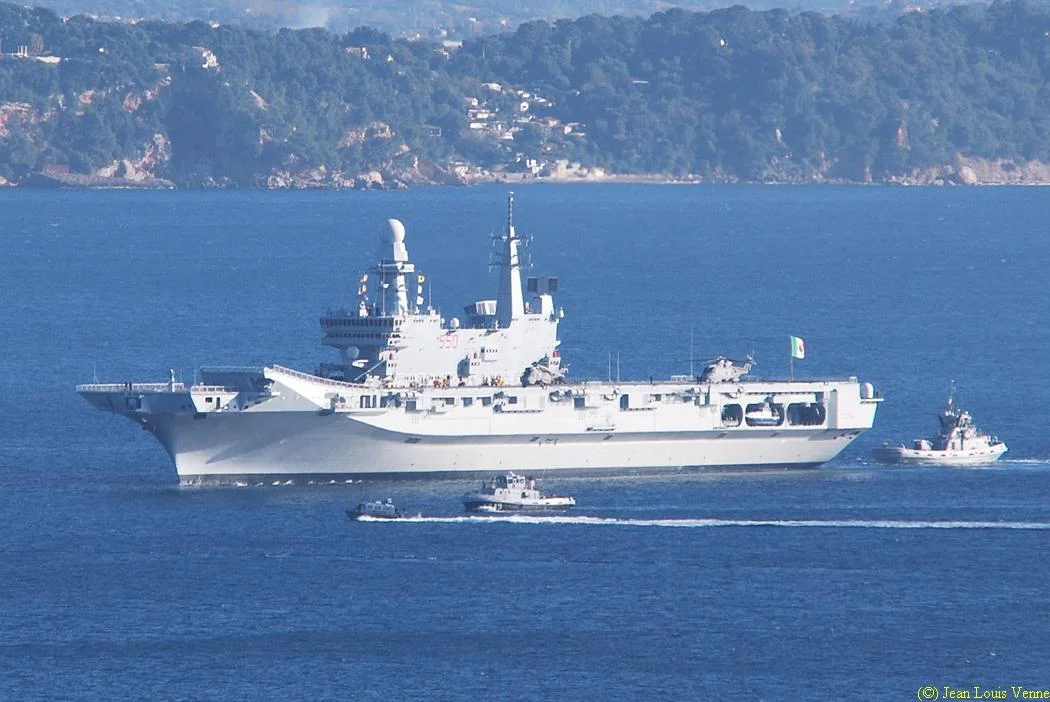 Arrivée à Toulon du porte-aéronefs italien Cavour
