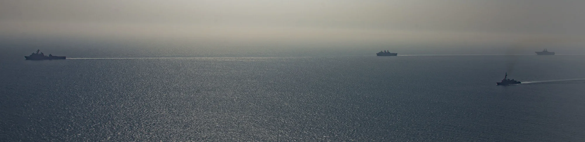 Le Jean de Vienne escorte des unités alliées dans le détroit de Bab El Mandeb