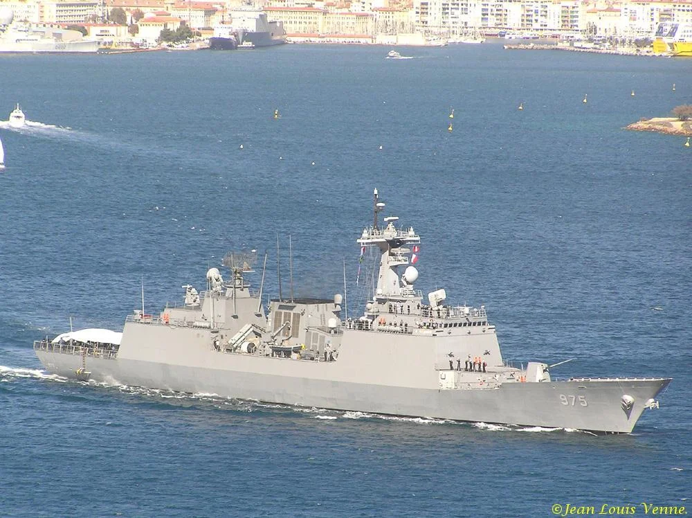 Le destroyer lance-missiles CHUNGMUGONG YI SUN SHI