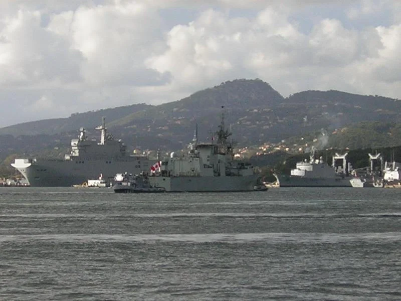 La frégate canadienne Ville de Québec arrive à Toulon