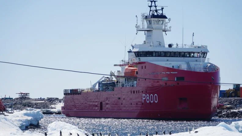Le patrouilleur polaire L’Astrolabe