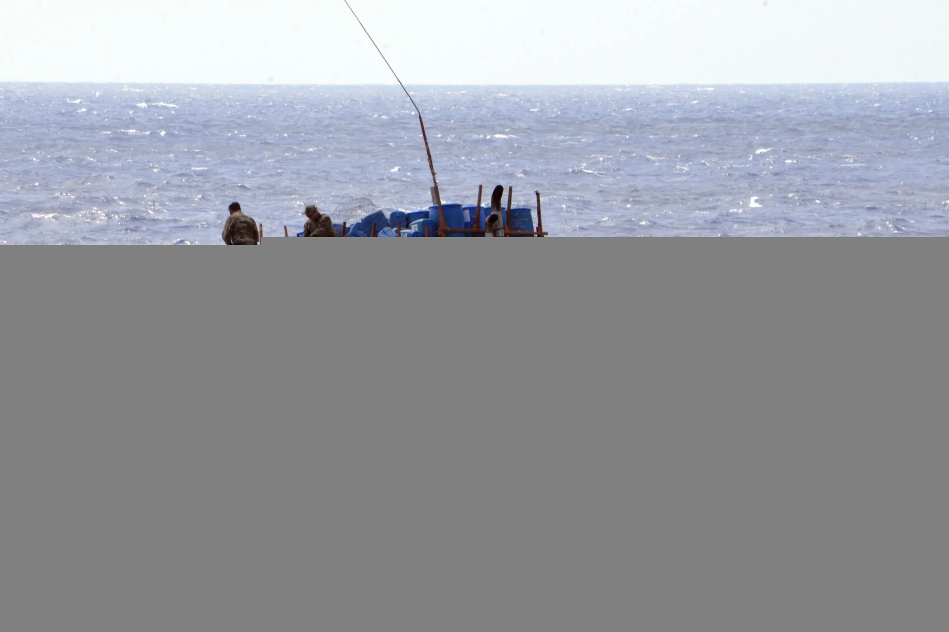 L'équipe de visite du La Moqueuse en mission de police des pêches