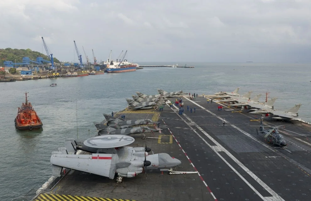 Manoeuvres franco-indienne pour le groupe aéronaval