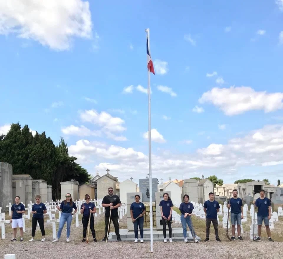 Un des quatre carrés militaires de Perpignan après nettoyage