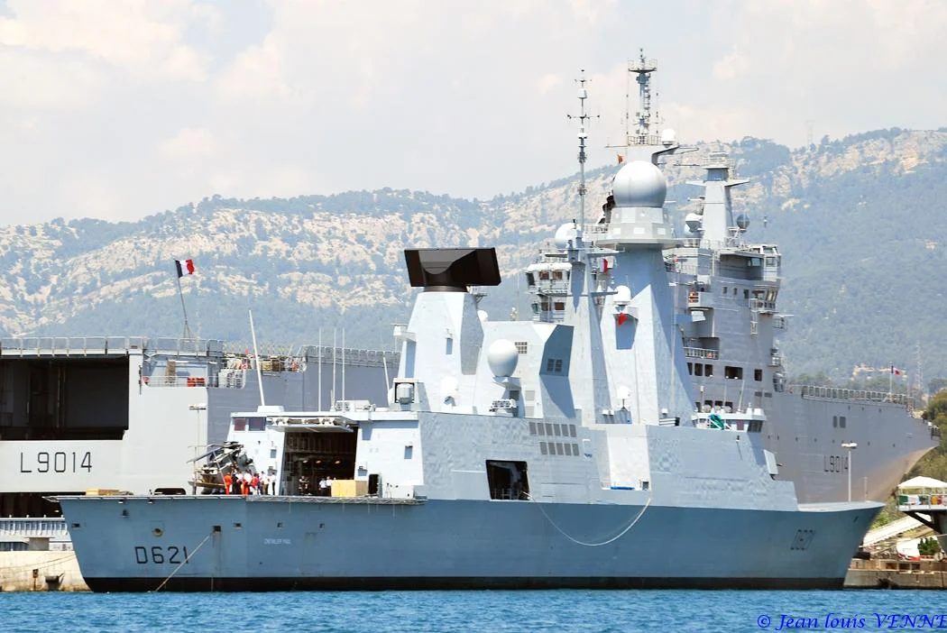 Appontage d’un NH90 sur le Chevalier-Paul