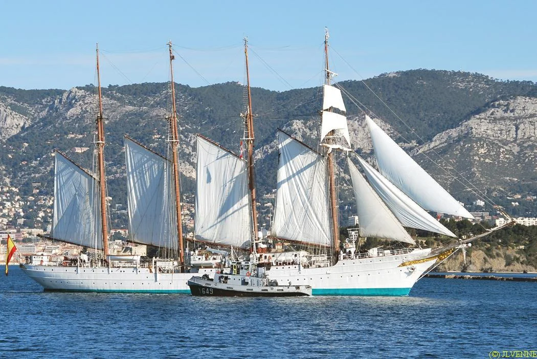 Le voilier-école espagnol Juan Sebastian de Elcano appareille de Toulon