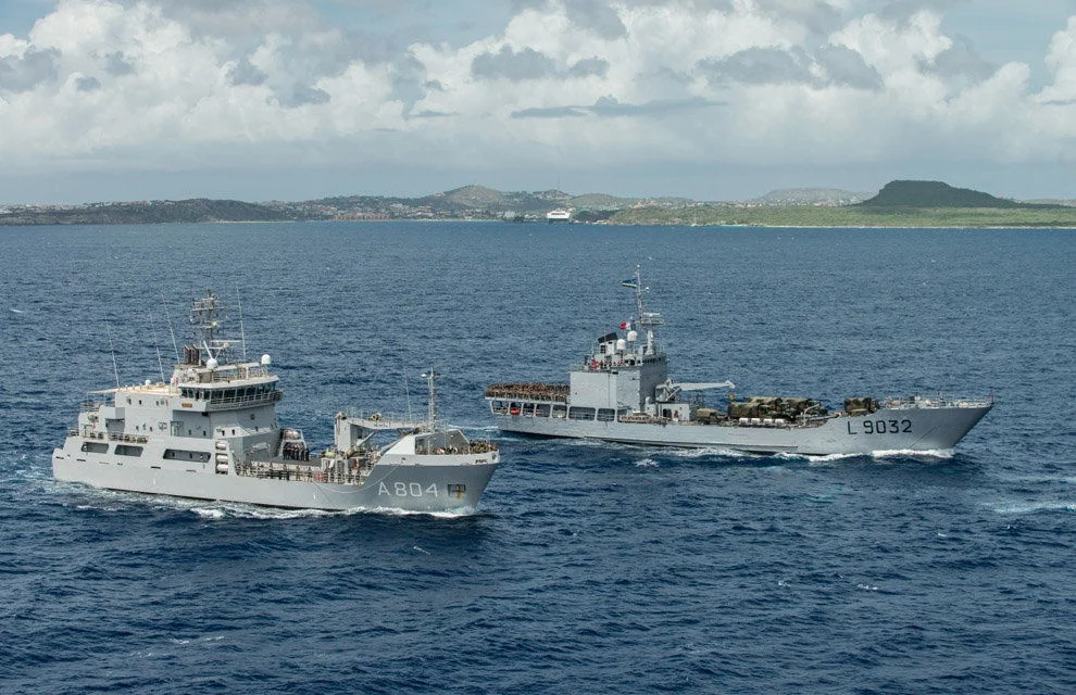 Le Dumont d’Urville et le Pelikaan néerlandais