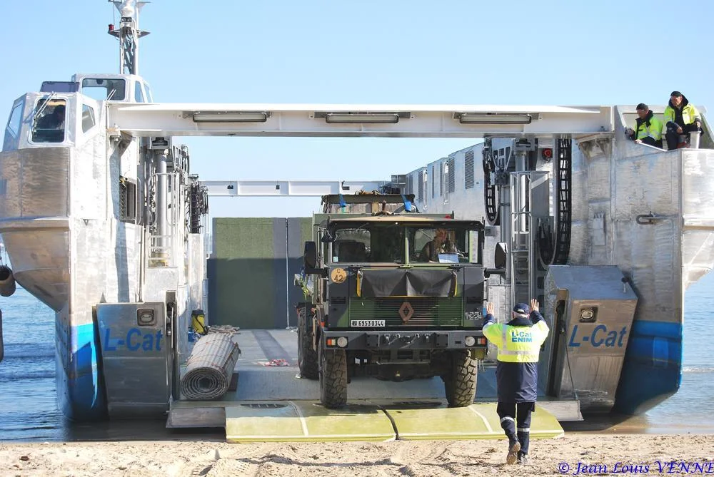 Premier plageage du L-CAT avec matériel roulant