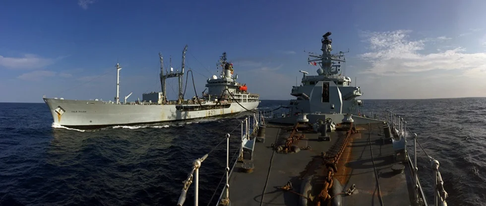 Dernier ravitaillement à la mer pour le RFA Gold Rover